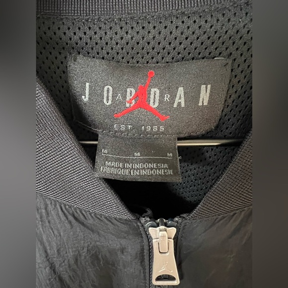 Jordan Essentials Lightweight Nylon Renegade Jacket Medium - Picture 5 of 7